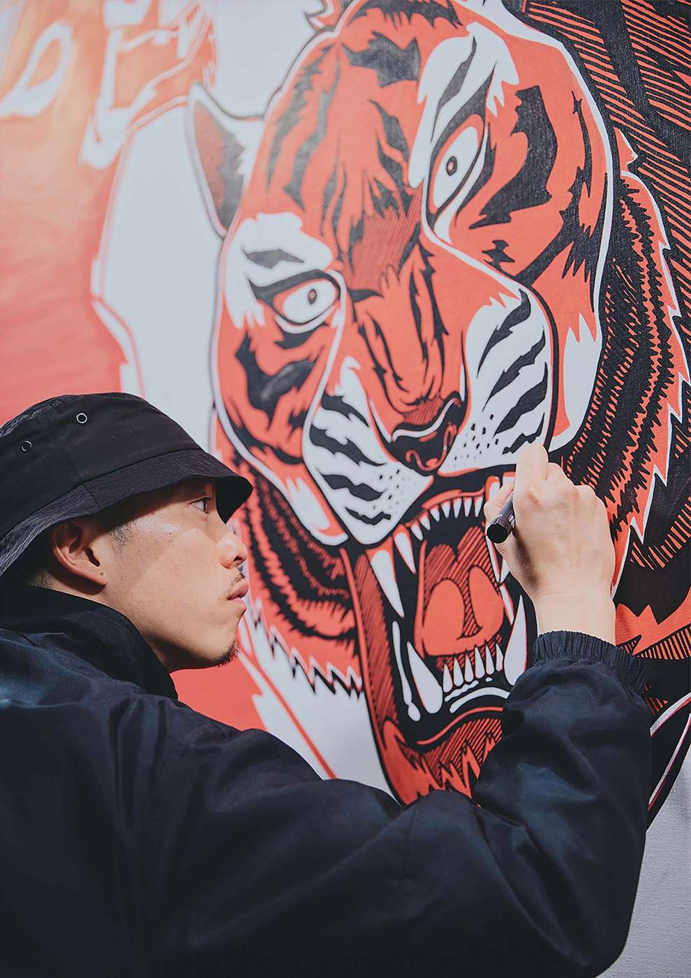 Mr Lee, Large scale live drawing mural of a tiger for Nike London. Photograph of Mr Lee live drawing.