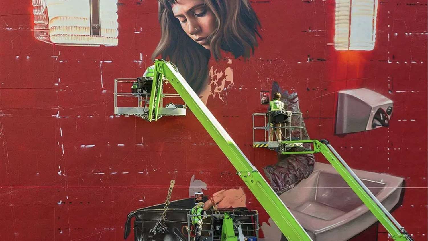 We helped Clairo make her mark in London, as the star of Valentino Garavani’s “Le Méta Théâtre Des Intimités” campaign. Our mural was the London centrepiece of this global campaign, hand-painted in hyper realistic detail on our Tabernacle Street wall in S